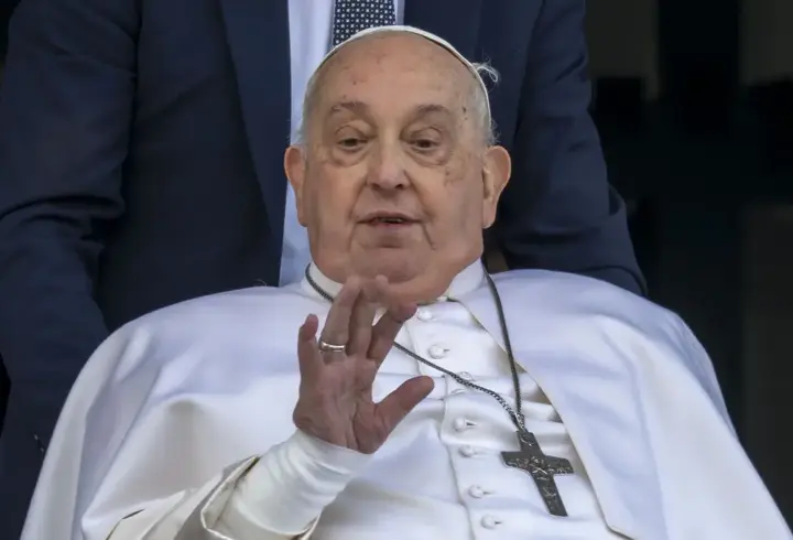 Papa, hastanede yattığı sırada iki kez ölümden dönmüş