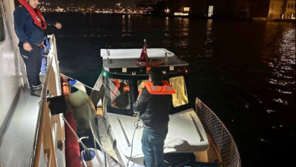 İstanbul Boğazı’nda tekne arızası: 4 kişi kurtarıldı