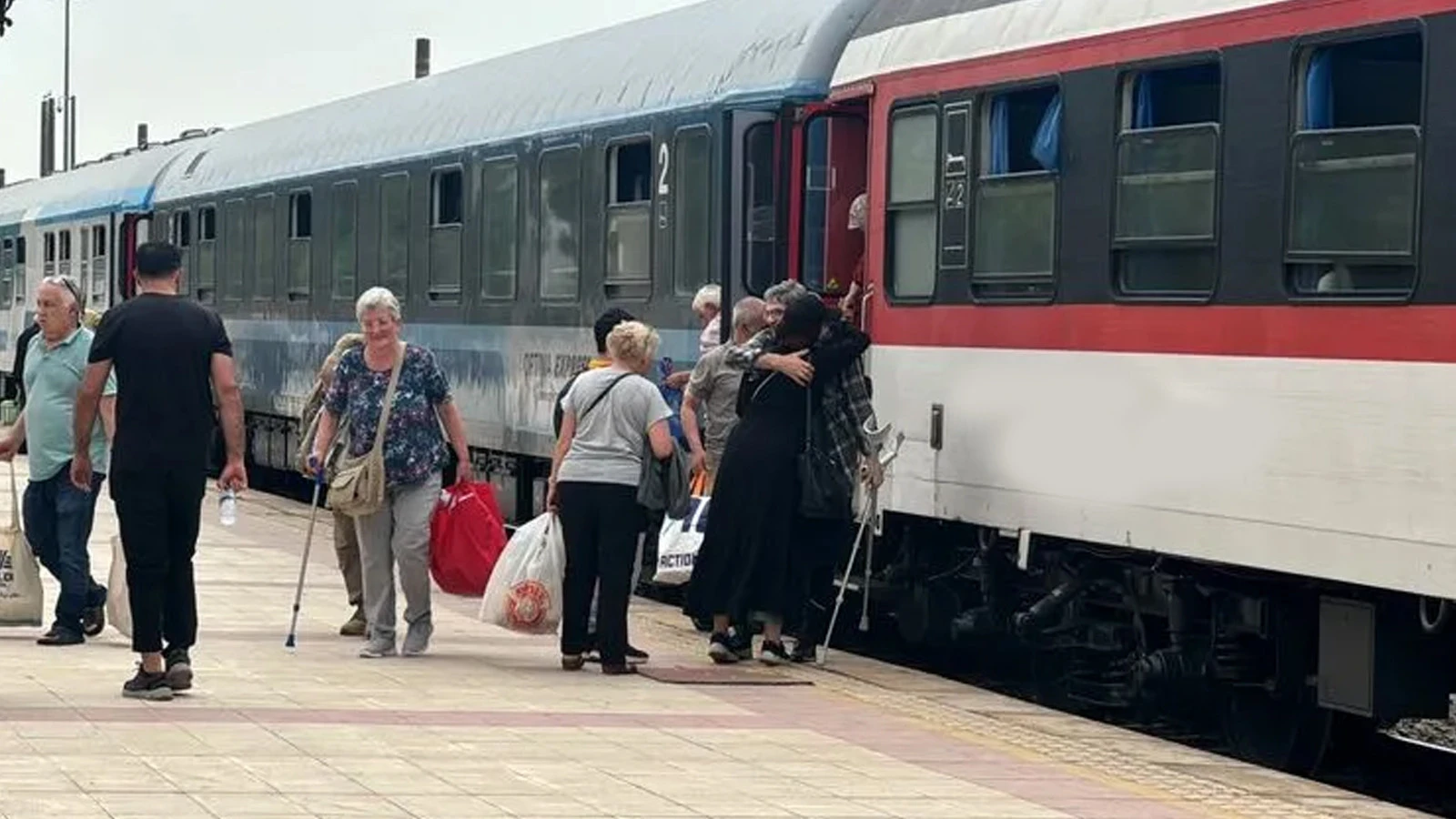 Ücretsiz Tren Seyahatlerinde Yeni Dönem: Kimlik Göstermek Yeterli Olacak