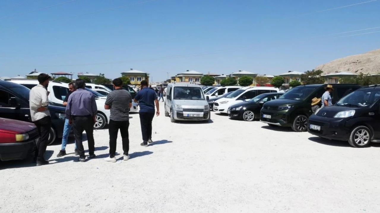 İkinci el oto pazarında altın etkisi: Soran çok, alan yok
