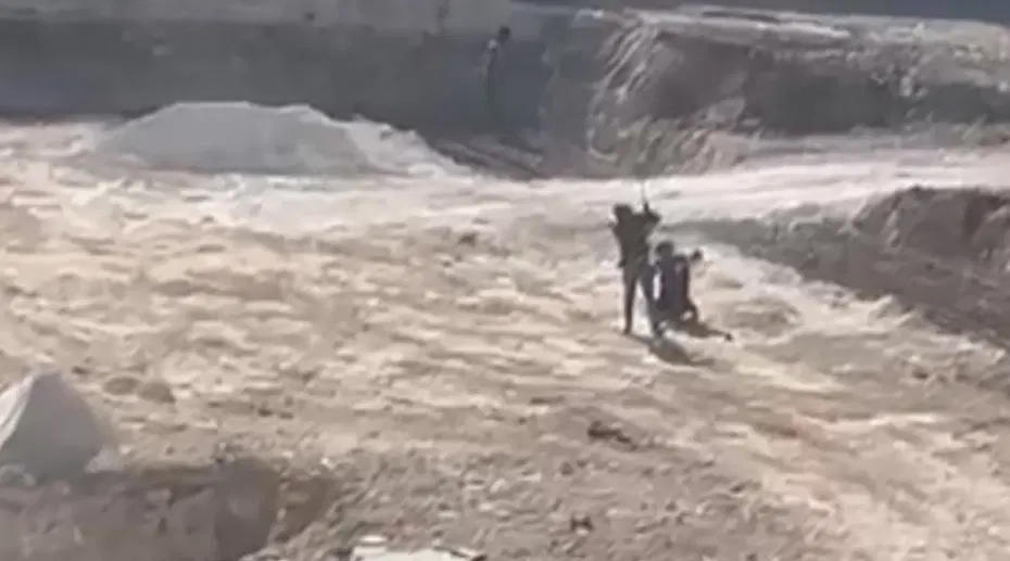 Okul inşaatında çocuk işçiye dayak. Görüntüler tepki çekti