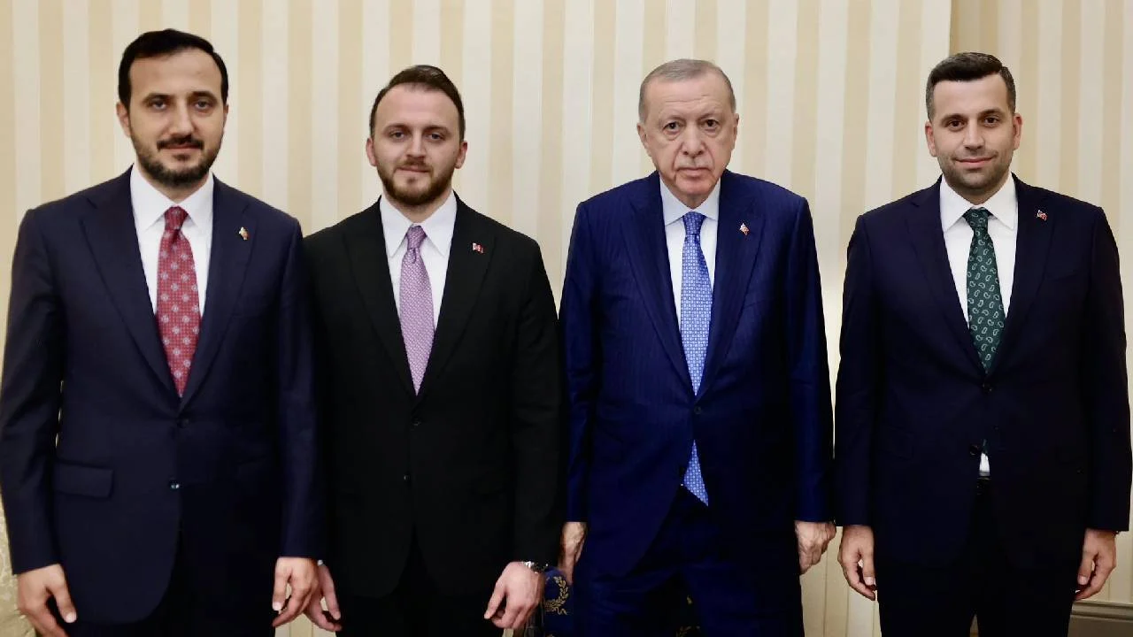 Erdoğan, AKP'ye Geçen Üsküdar Ve Ataşehir Belediye Başkanvekilleri İle Görüştü