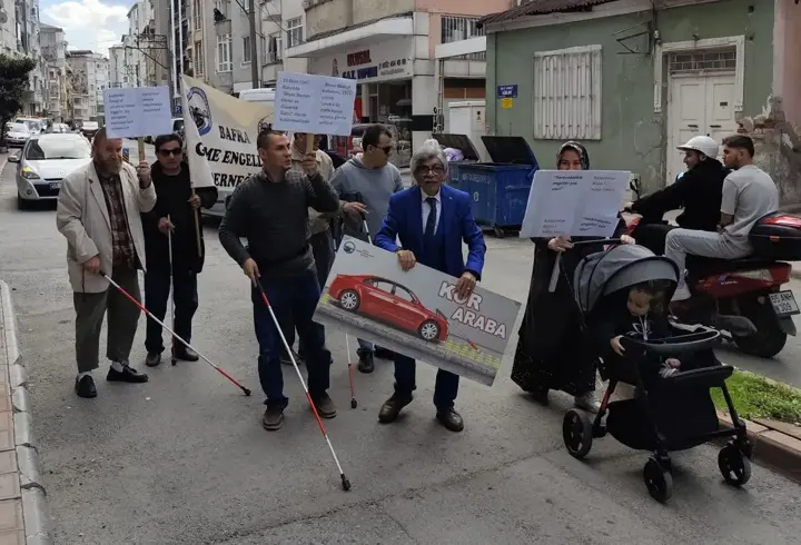 Bafra'da görme engellilerden "Sarı Şerit" farkındalık yürüyüşü