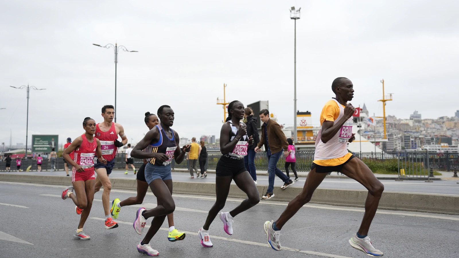 İstanbul Yarı Maratonu pazar günü koşulacak