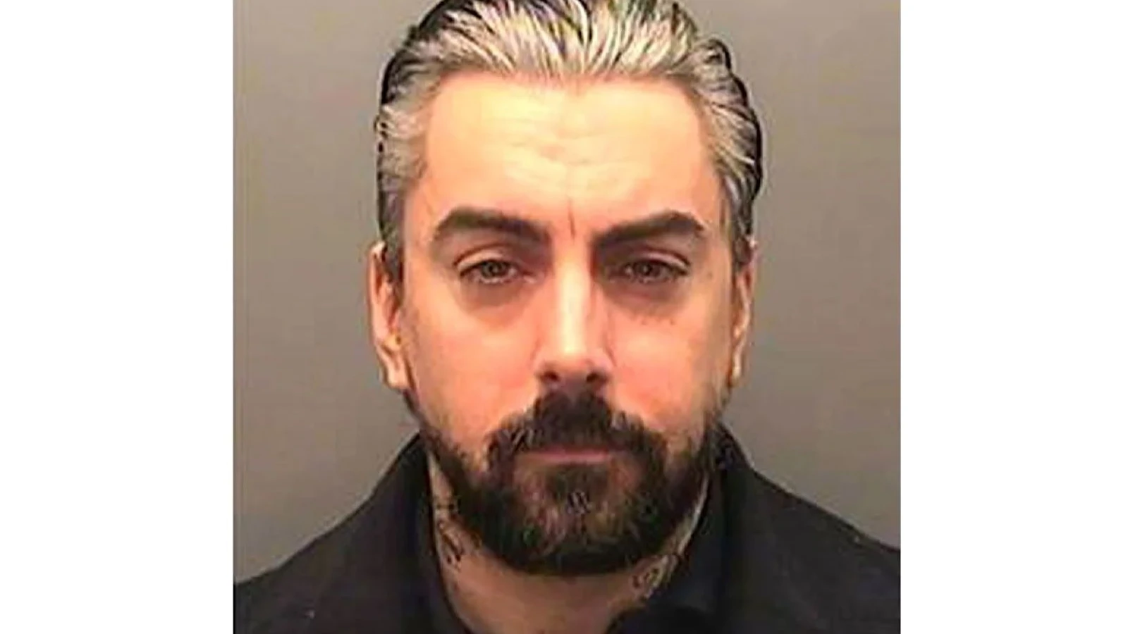 Lostprophets’in solisti Ian Watkins cezaevinde bıçaklanarak öldürüldü