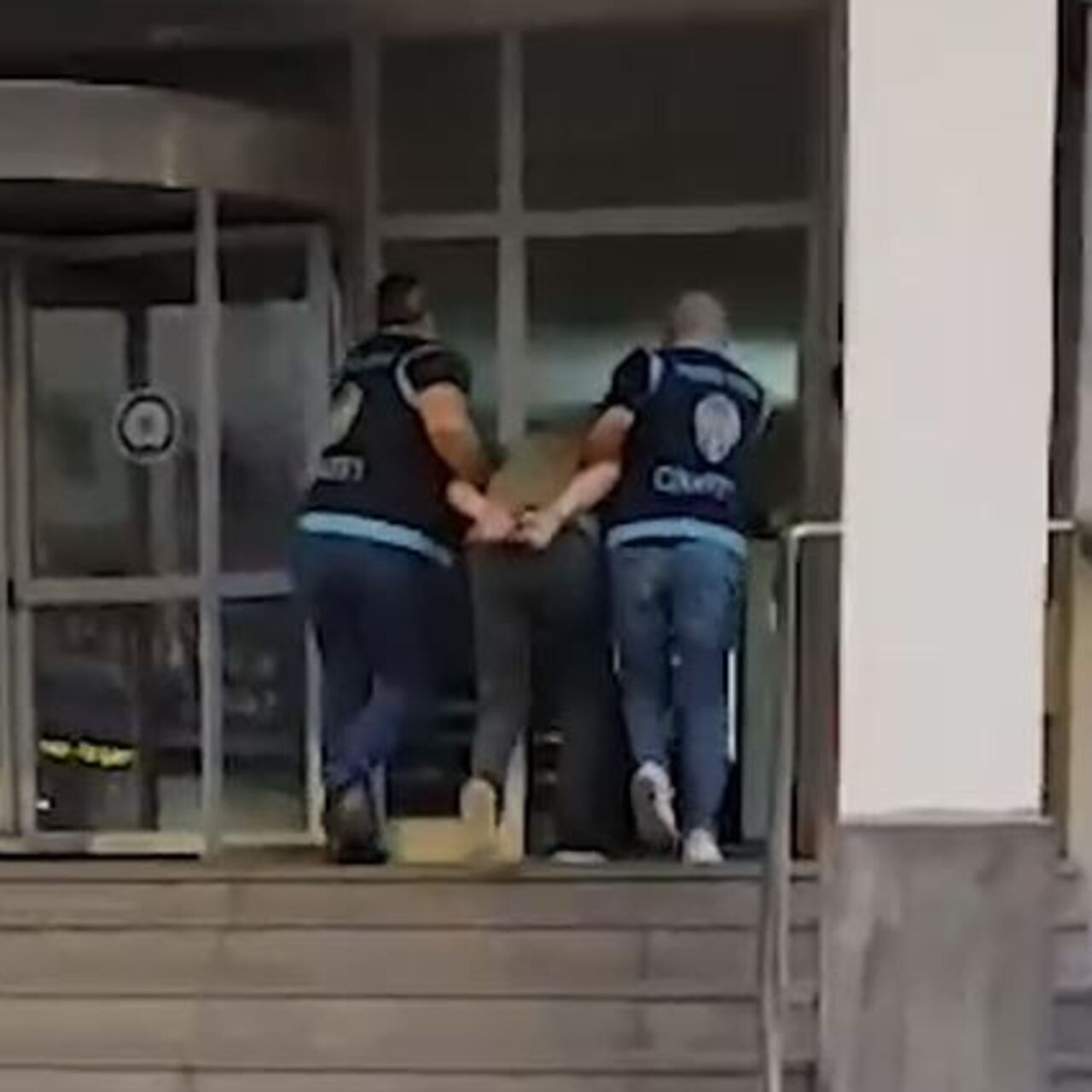 Boşandığı eşini bıçaklayan şüpheli tutuklandı