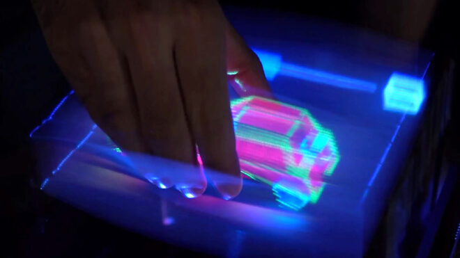 Dünyanın ilk interaktif 3D holografik ekranı hazırlandı [Video]