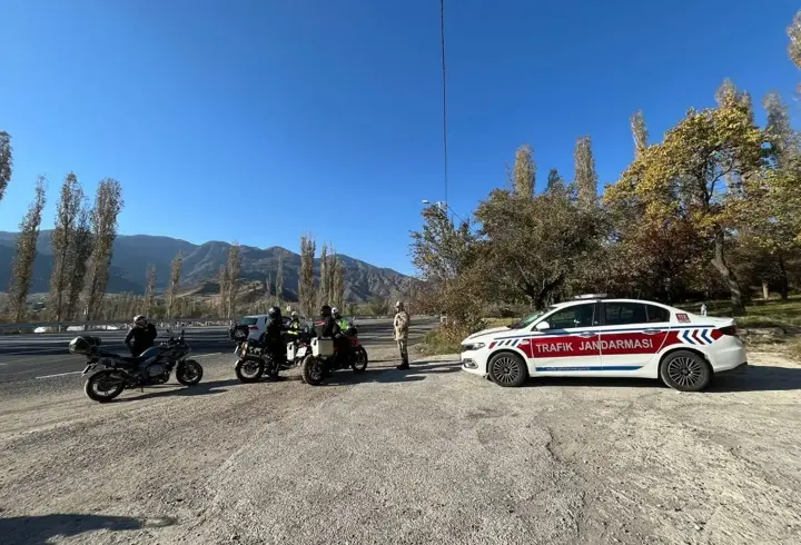 Erzurum'da trafik denetimlerinde rekor! 1 ayda 24 bin araç kontrol edildi