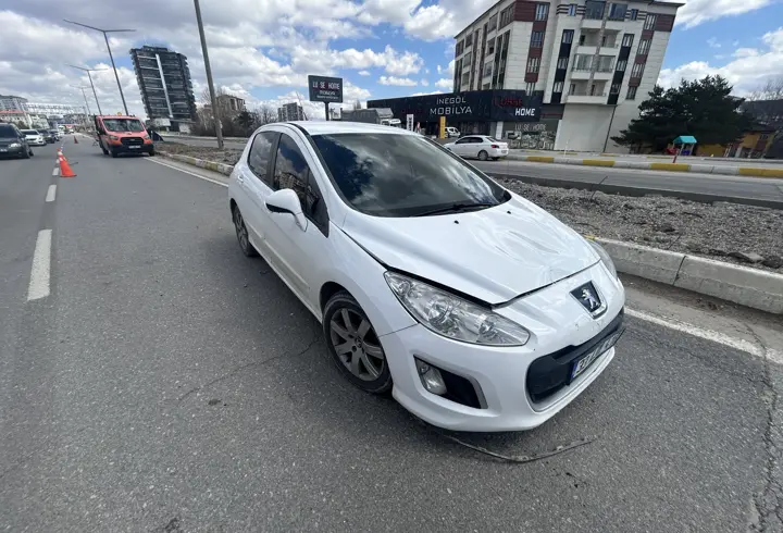 Otomobilin çarptığı Sima Nur ağır yaralandı