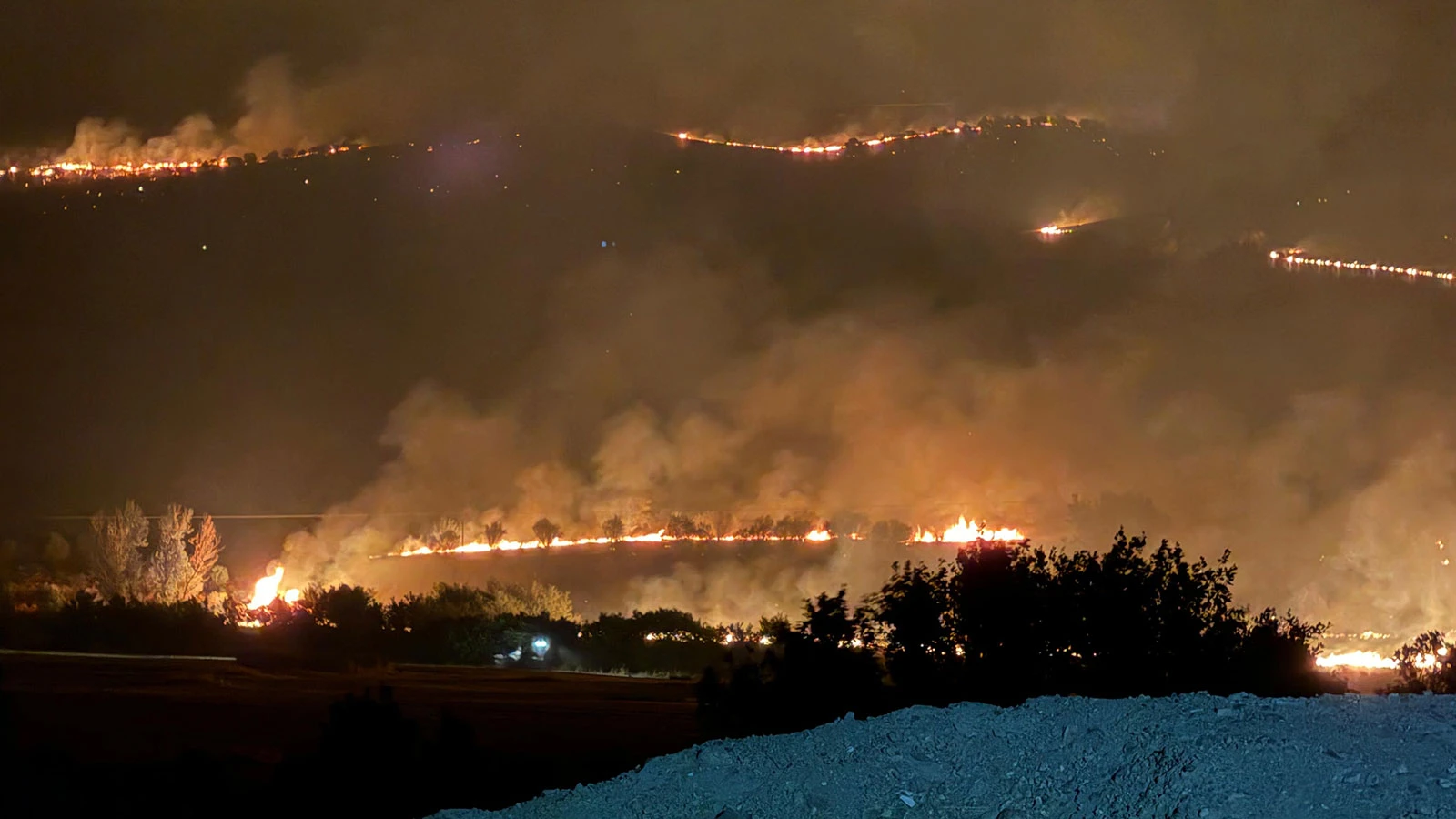 Diyarbakır’daki yangın 17 saatte kontrol altında; 230 hektar alan yandı