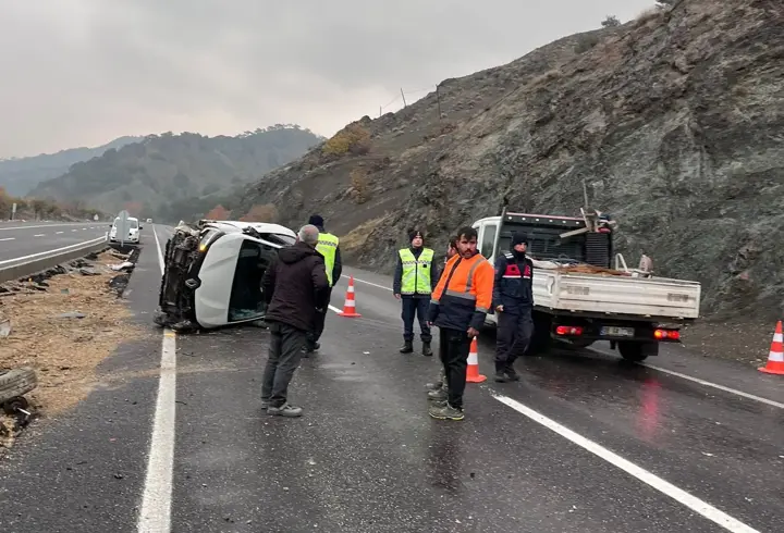 Malatya'da lastiği patlayan otomobil takla attı: 4 yaralı