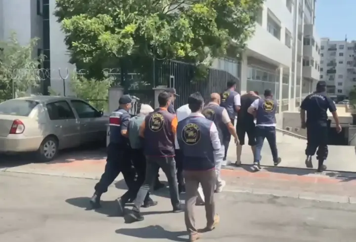 Ormana götürdüğü kadını öldürüp, ziynet eşyalarını aldı; 2 tutuklama