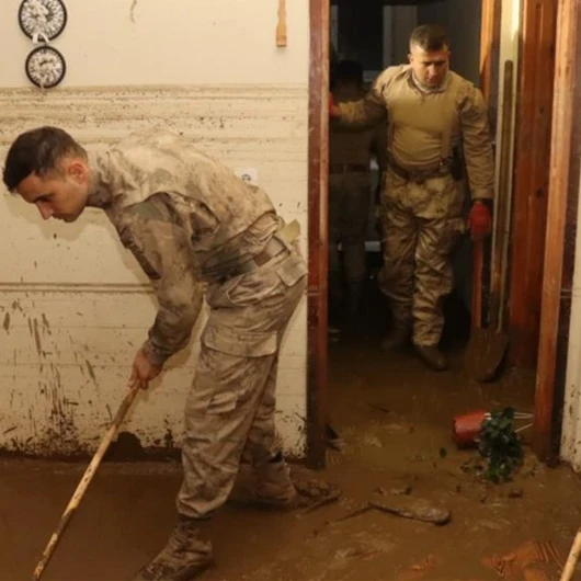 İstanbul'da Selin İzlerini Jandarma Siliyor: Ekipler Gece Gündüz Demeden Mücadele Ediyor