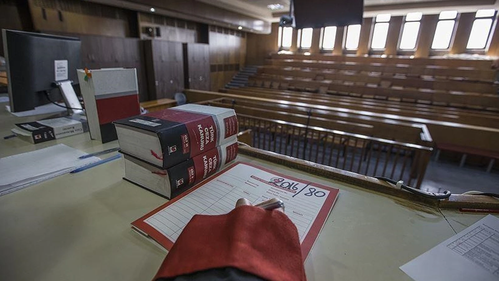 Küçükçekmece Adliyesi'nde hakime saldırı girişimi: Avukat gözaltına alındı