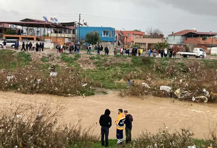 İzmir’de dereye düşen çocuk için arama çalışması başlatıldı