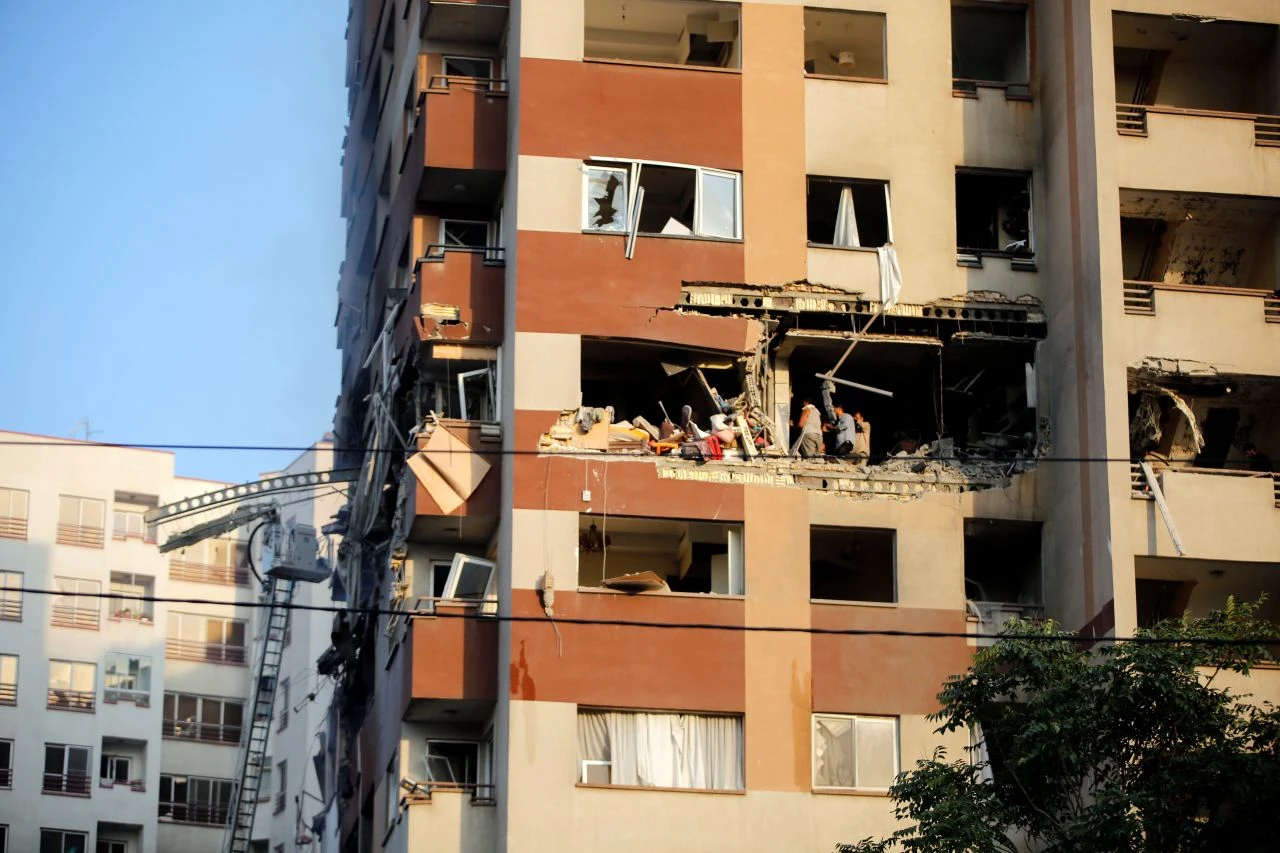 İran duyurdu: Bir binada 20'si çocuk 60 kişi hayatını kaybetti