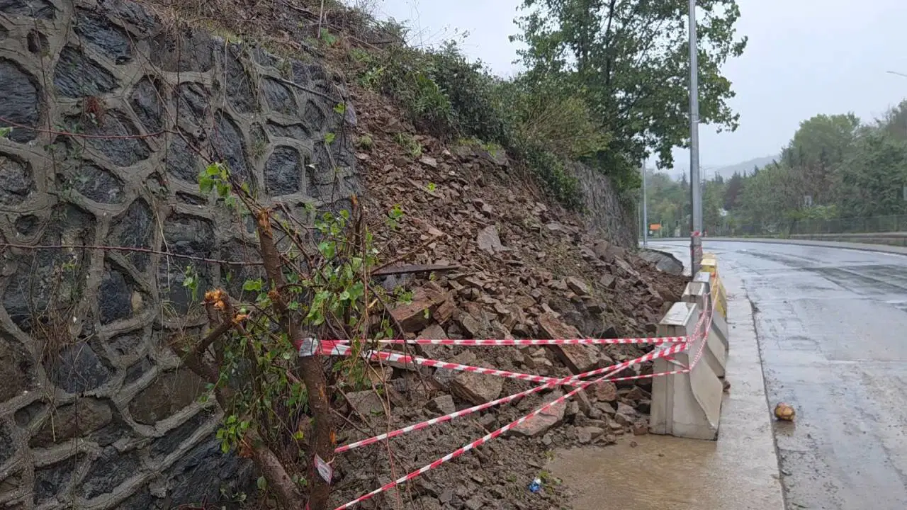 Sultangazi'de Toprak Kayması: Tarihi Bulakbaşı Kemeri'ne Su Taşıyan Hat Zarar Gördü