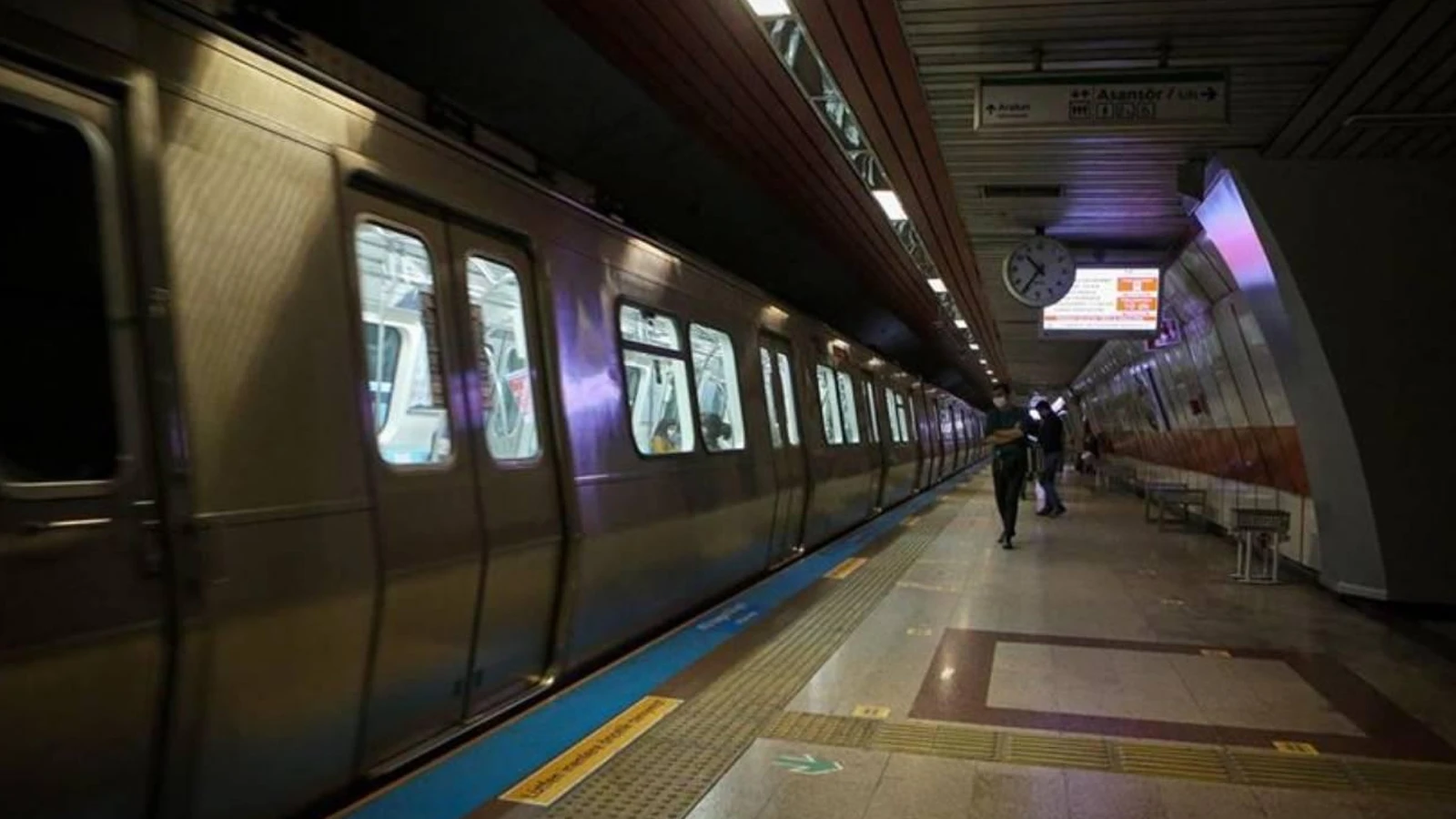 İstanbul'da metroda intihar girişimi! Seferlerde aksama