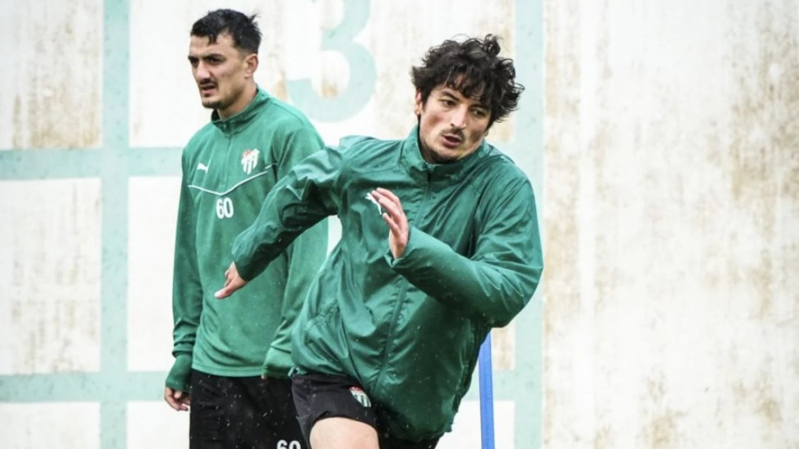 Bursaspor yarın şampiyon olabilir, timsah yürüyüşü yükleniyor
