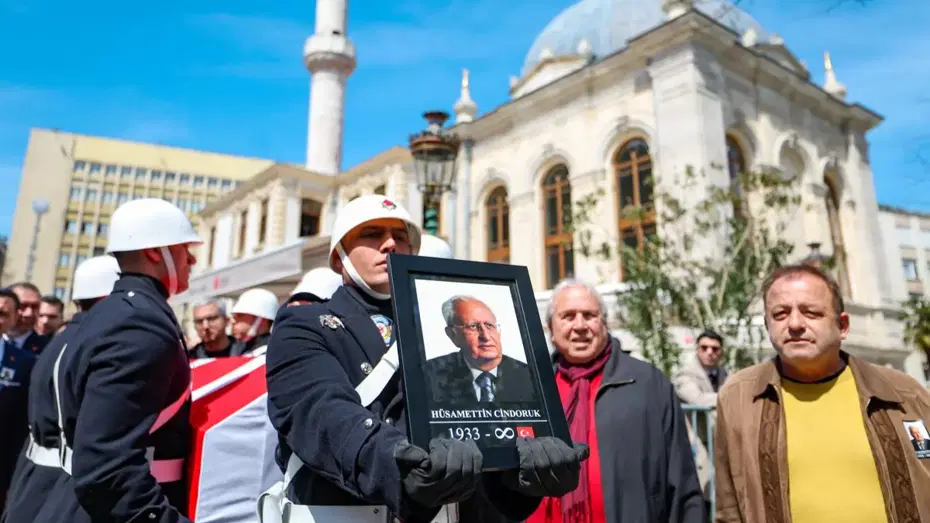 Hüsamettin Cindoruk son yolculuğuna uğurlandı