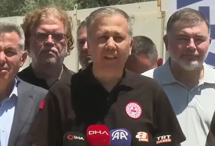 İçişleri Bakanı Ali Yerlikaya: İzmir'de 228 konut ağır hasarlı