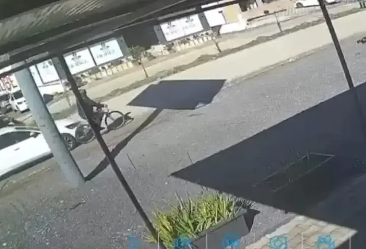 Otomobilin çarptığı bisikletlinin öldüğü kaza kamerada