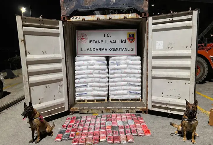 Panama bandıralı gemide 106 kilo kokain ele geçirildi