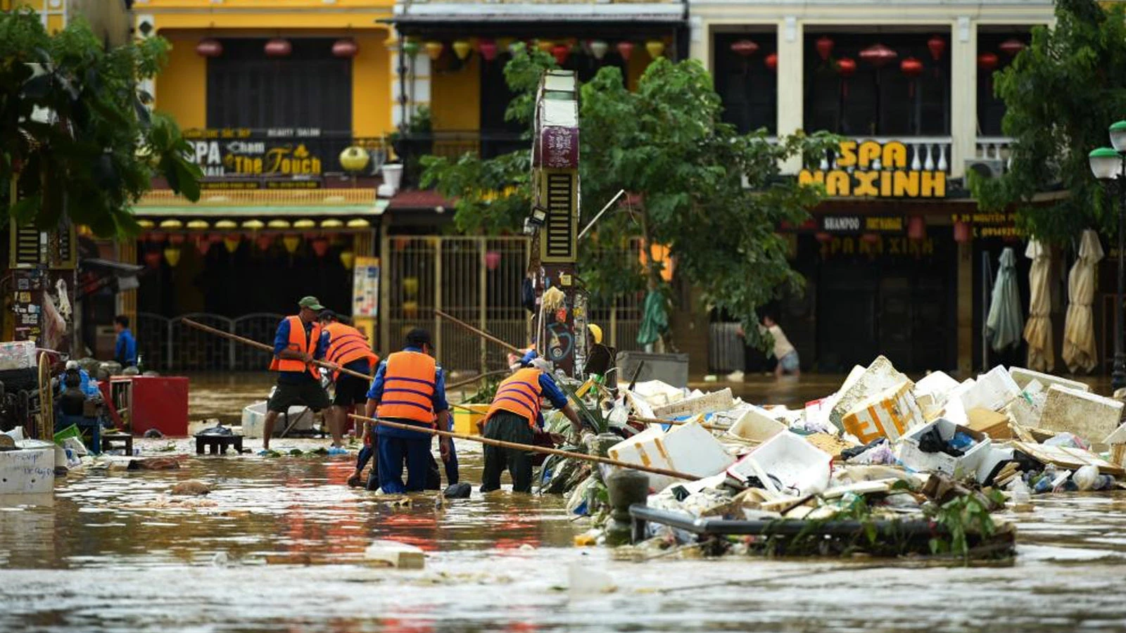 Vietnam'ı sel vurdu: Ölü sayısı 35'e yükseldi