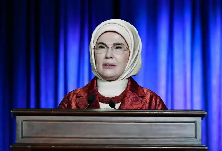 Emine Erdoğan: Sanat yaşadıkça insanlara dokundukça dünya da güzelleşir