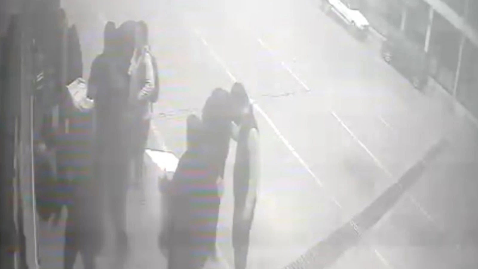 Otobüsten inerken fenalaşan bir kişi yaşamını yitirdi