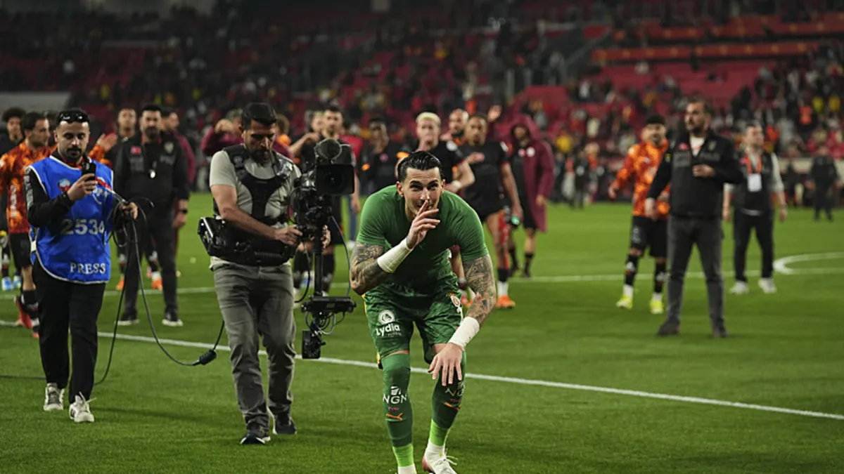Usta yazarlar yorumladı! Galatasaray şampiyonluğa ne kadar yakın?