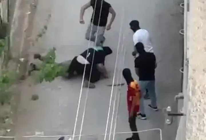 Kar maskeli 5 kişi, 1 kişiyi öldüresiye dövdü; o anlar kamerada