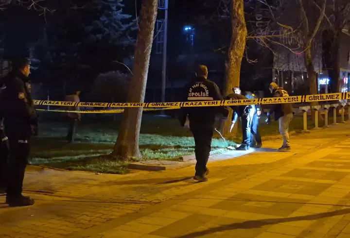 Tartıştığı arkadaşını silahla vurdu