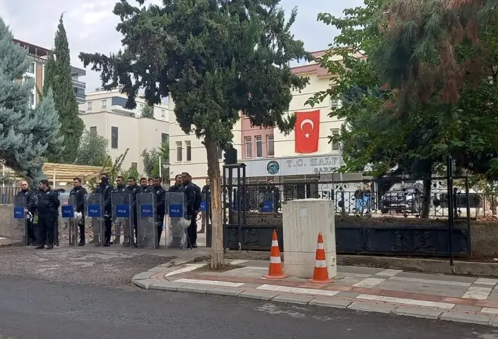Şanlıurfa'da Halfeti Belediyesi'nde 'yolsuzluk' operasyonu; 49 gözaltı