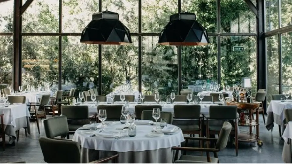 Restoranlarda servis ve kuver ücreti alınması yasaklandı