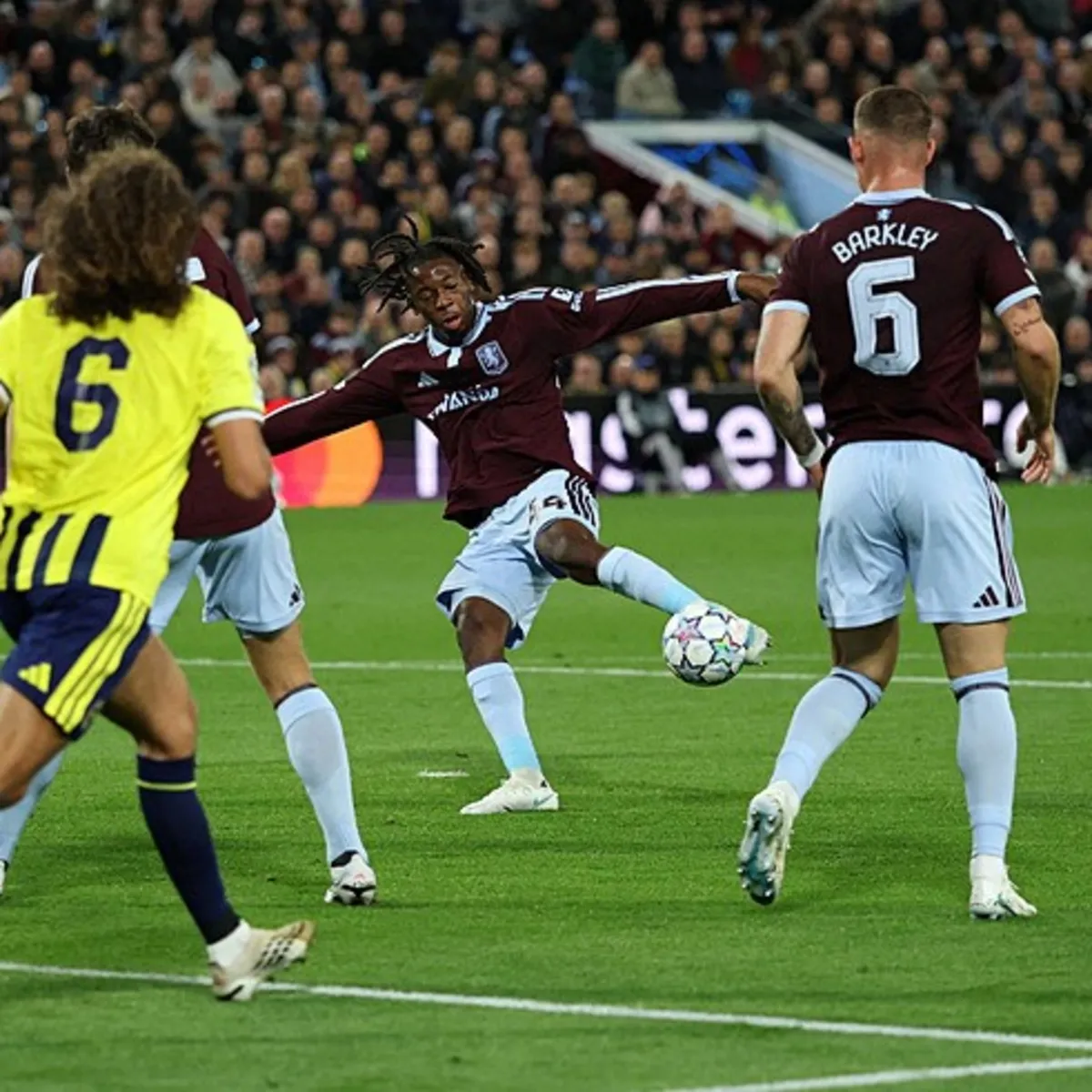 Aston Villa Fenerbahçe karşısında öne geçti! İşte maçın golü