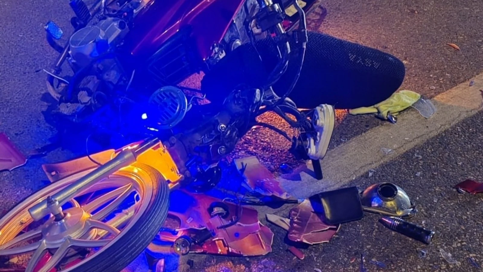 Aydın'da kamyonete çarpan motosiklet sürücüsü öldü