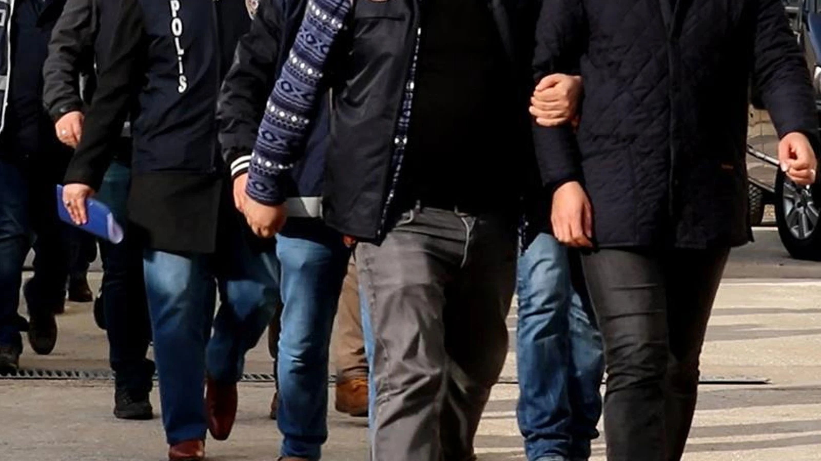 FETÖ'ye 30 şehirde operasyon: 64 şüpheli tutuklandı