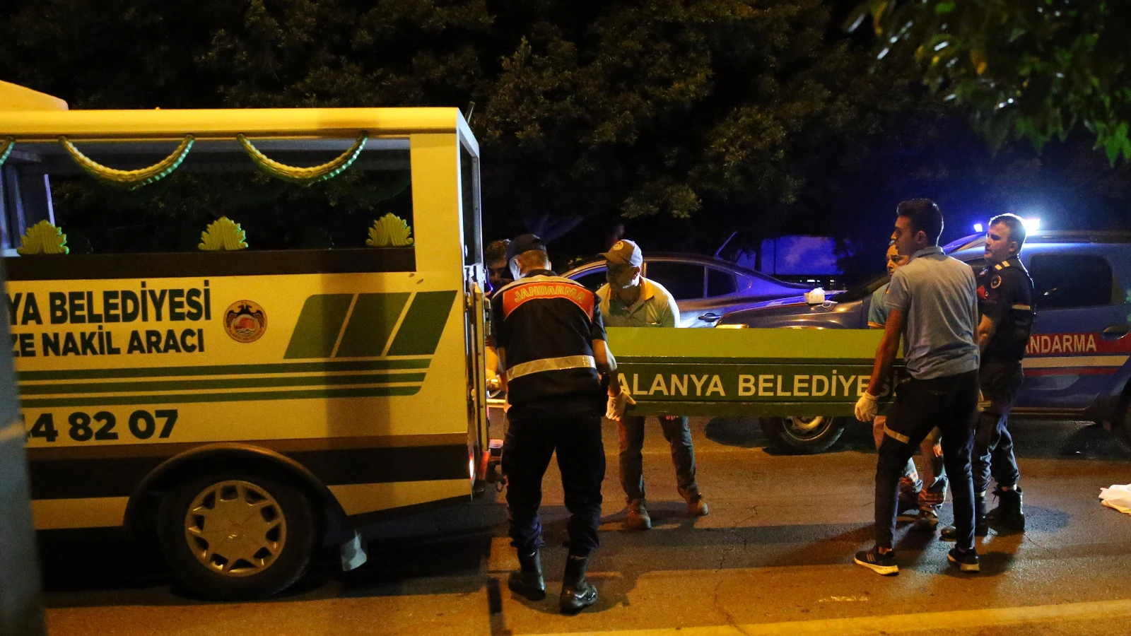 Alanya'da otomobilin altında kalan yaya öldü