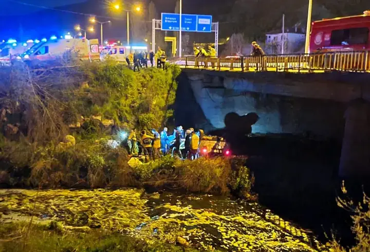 Amasya’da otomobil Tersakan Çayı’na düştü: 5 yaralı
