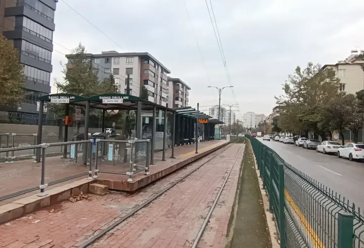 Yıldırım tramvayı vurdu! Gaziantep’te şoke eden anlar