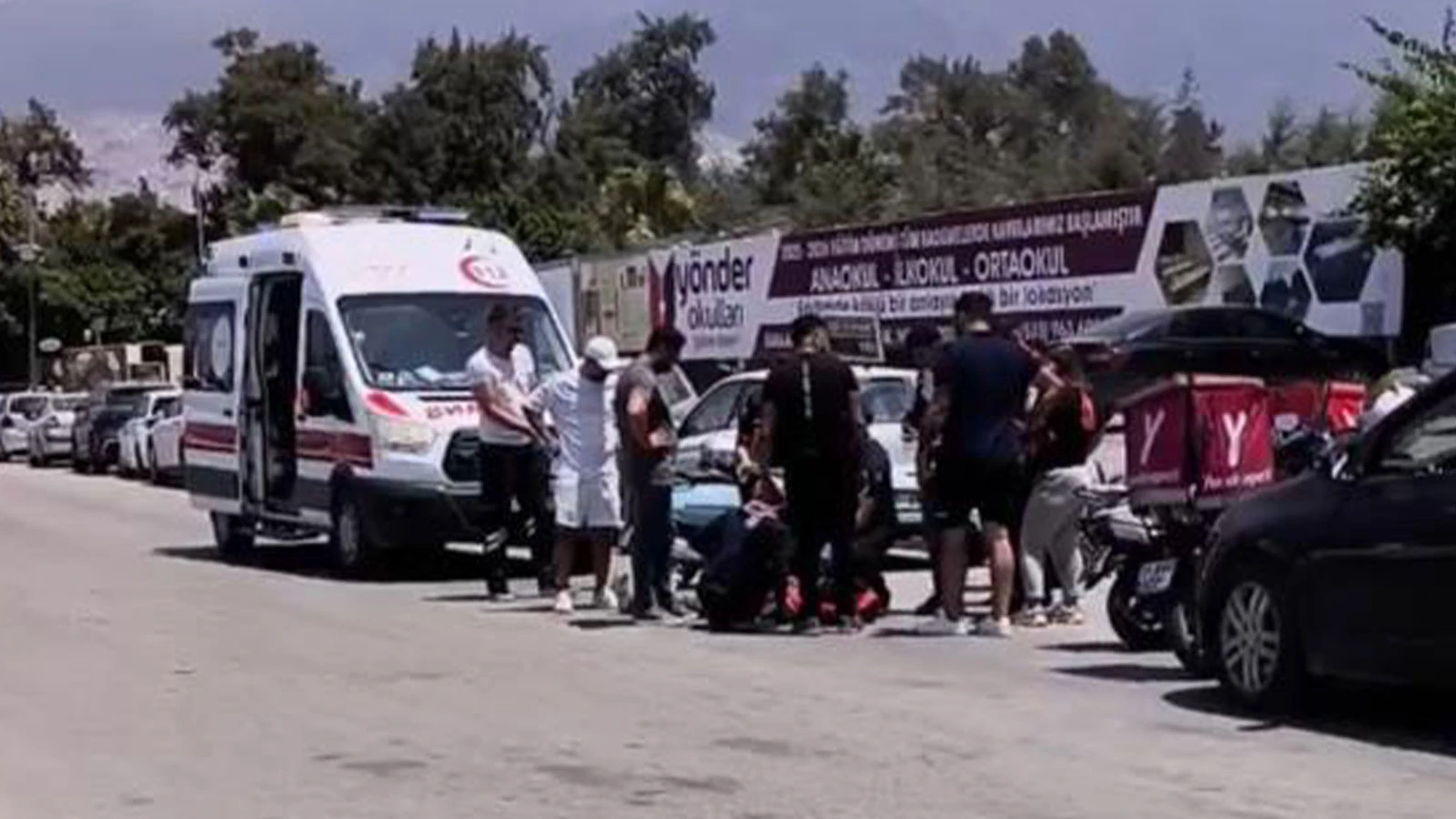 Motosiklet ile otomobil çarpıştı; 1 yaralı
