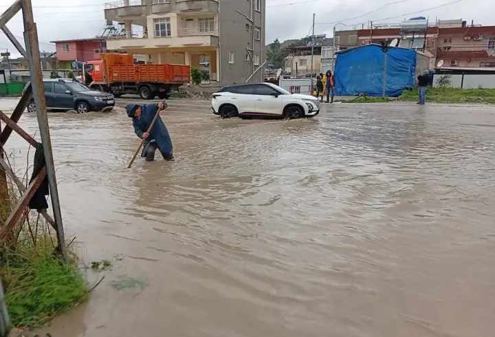 Hatay’da 3 gündür süren sağanak yağış sele yol açtı