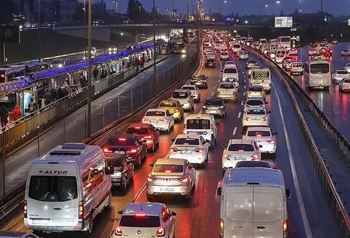 İstanbul'da trafik yoğunluğu yüzde 85'e yükseldi