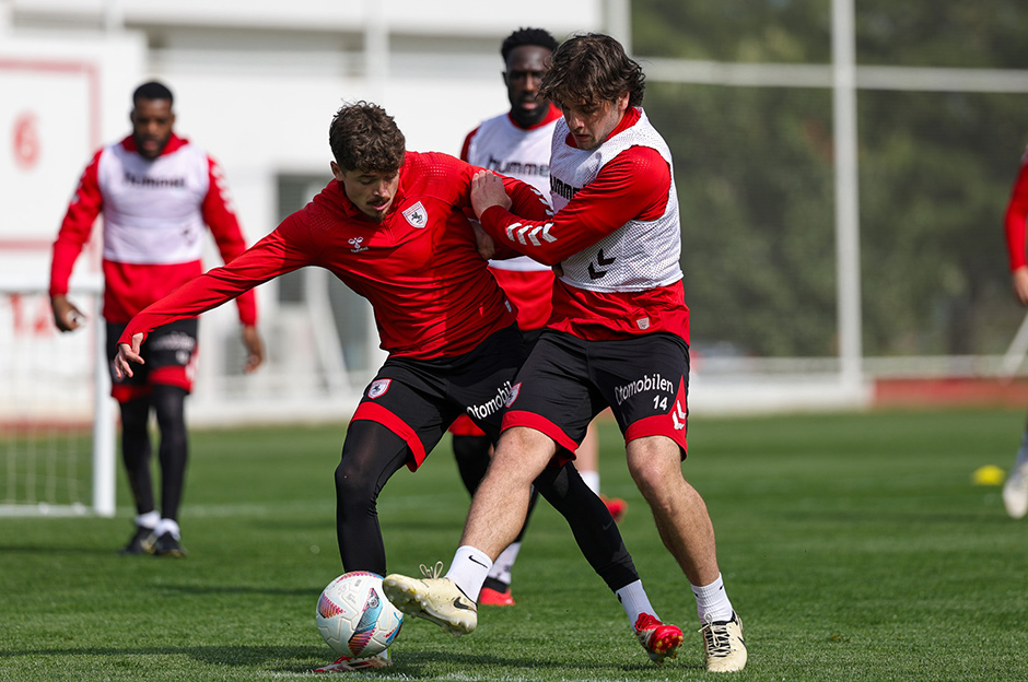 Samsunspor'da Galatasaray öncesi hazırlıklar 4 eksikle devam etti
