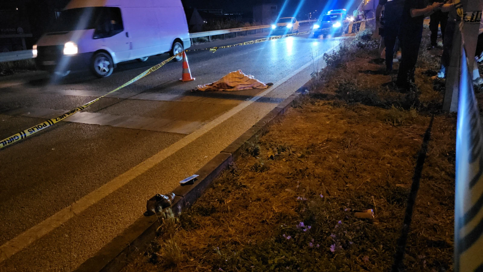 Balıkesir'de otomobilin çarptığı yaşlı kadın can verdi