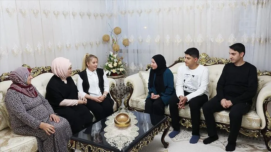 Emine Erdoğan, Vehibe Sayın'ın iftar sofrasına konuk oldu