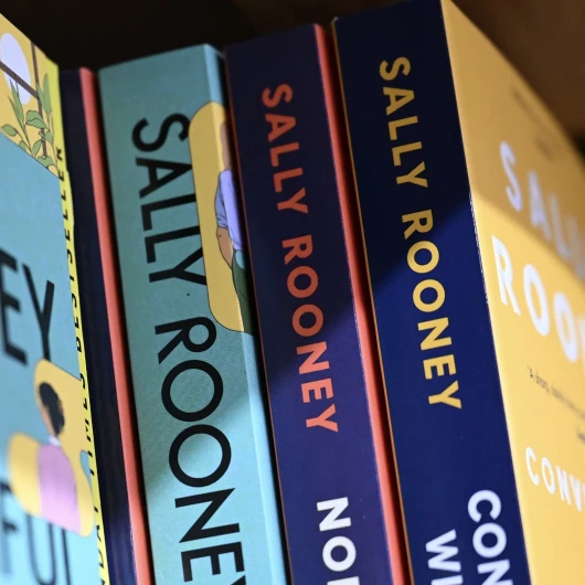 Filistin’e Destek Vermişti: Sally Rooney’nin Kitaplarının İngiltere’de Satışı Durduruluyor