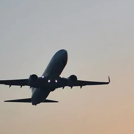 İstanbul'da hava ulaşımı da felç oldu: 43 uçak rotasını değiştirdi