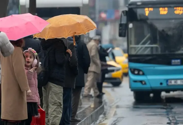 Soğuk yerini ılık ve yağışlı havaya bırakıyor